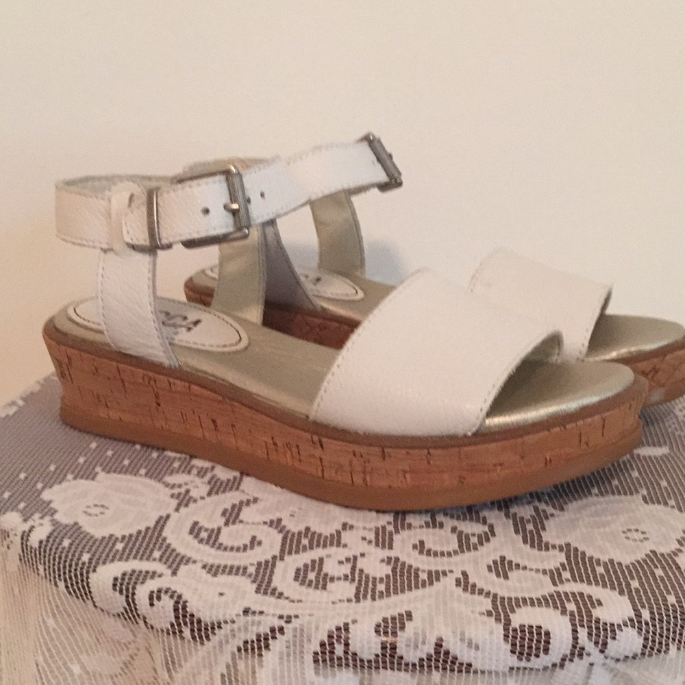 Lucca Lane White LEATHER Sandals in Excellent Condition